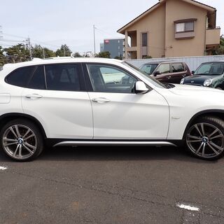 BMW X1【ご成約済み、ありがとうございました！】グレード　S Drive 18 i☆22年式☆メーカーナビ☆サンルーフ☆Bモニター☆ETC☆前後ドラレコの画像