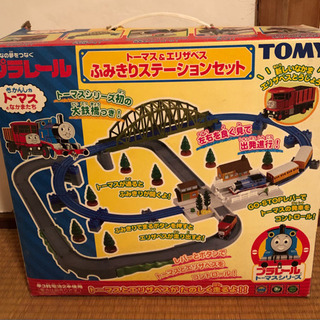 （取引中)プラレール　トーマス　ふみきりステーションセットの画像