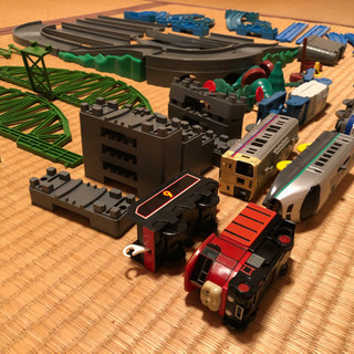 （取引中)プラレール　トーマス　ふみきりステーションセットの画像