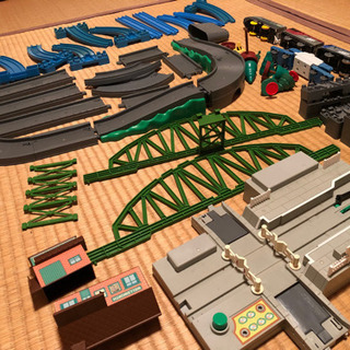 （取引中)プラレール　トーマス　ふみきりステーションセットの画像