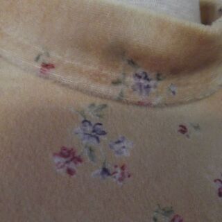 【クレーマキシム】ハイネック　カットソー　ベロア風　小花柄　キャメル系カラー　サイズ５～７　新品未使用の画像