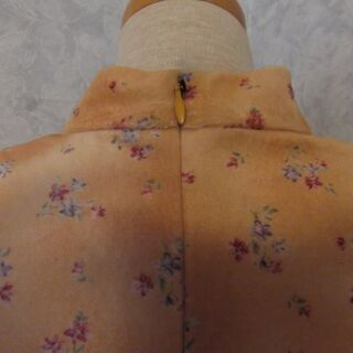 【クレーマキシム】ハイネック　カットソー　ベロア風　小花柄　キャメル系カラー　サイズ５～７　新品未使用の画像