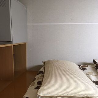 家具、家電も揃っておりますので、カバン１つで入居できます。 駅にとても近く、なんと路線は５路線＆4駅！ 最も近い最寄駅は戸越公園徒歩３分！アクセスの良さ抜群です！ 商店街の中なのでいろいろなお店が近くにあり、生活にはとても便利な場所です。 − 東京都