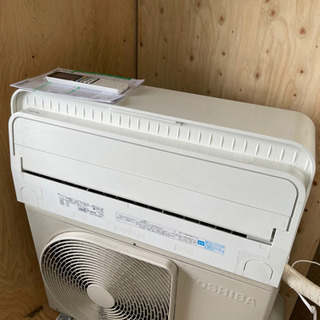 67) エアコン 東芝 14畳用 100V 2015年製 標準取...
