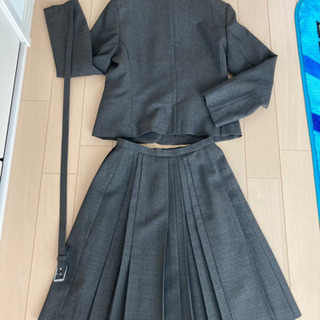 レディーススーツ　ベルト付きセットアップの画像