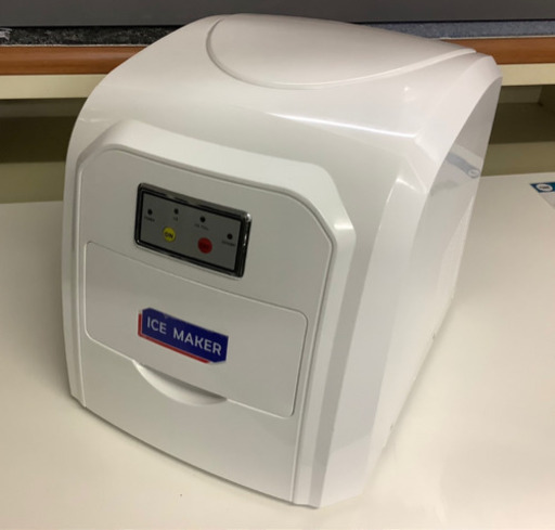 ●コンパクトサイズの製氷機 ICE MAKER ZB-09