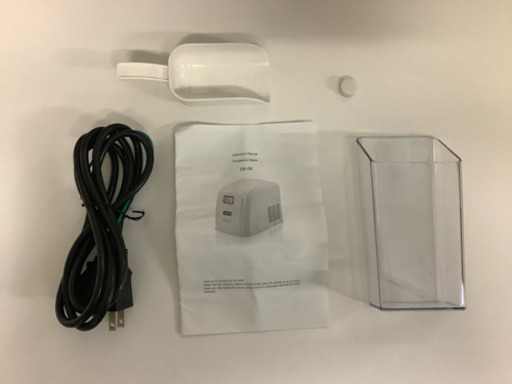 ●コンパクトサイズの製氷機 ICE MAKER ZB-09