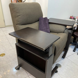 引き取り限定　サイドテーブル（高さ可変式）あげますの画像