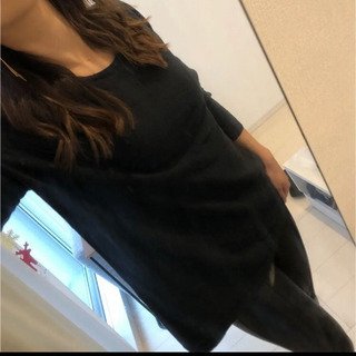 黒色薄手セーター