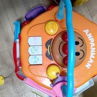 座って遊ぶ物