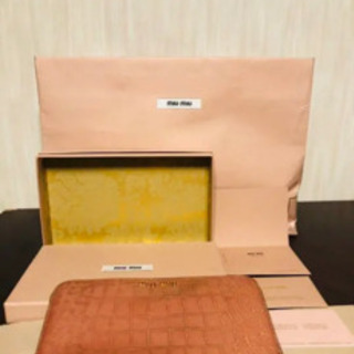 miumiu ラウンジファスナー 財布