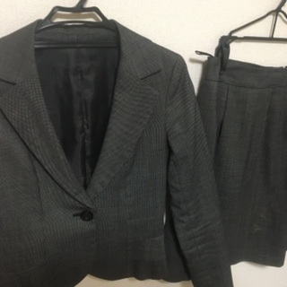 レディーススーツの画像