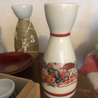 徳利とお猪口セットと盃ですの画像