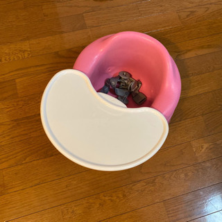 バンボ（Bumbo） ベビーソファ プレートレイセット｜グレープ｜専用腰ベルト付きの画像