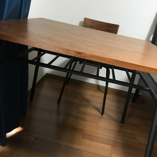 ニトリのテーブル&椅子　レトロ風の画像
