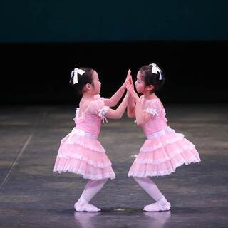 南　綾子エコール・ドゥ・バレエの画像