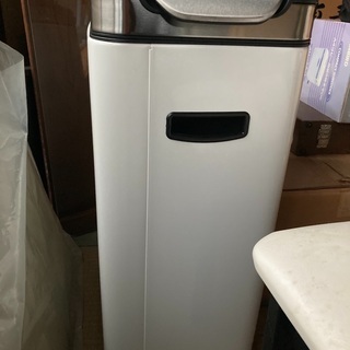 【商談中】オマケ付　新品未使用　ゴミ箱　シンプル　オシャレ　ホワイト