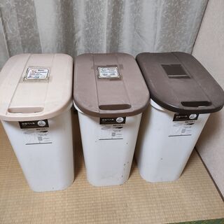 ニトリ　ゴミ箱×３の画像