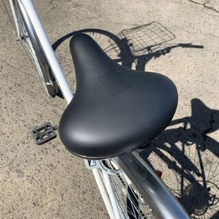 自転車 27インチ 6段変速 鍵 ライト 付き ホワイト系 シティサイクル