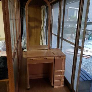ドレッサー差し上げます。