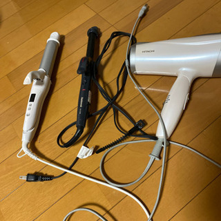 ドライヤーとヘアーアイロンのセット