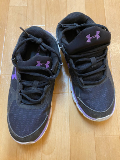 アンダーアーマー　ランニングシューズ