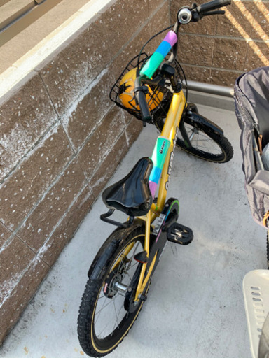 子供自転車18インチ　補助輪　ヘルメット付き