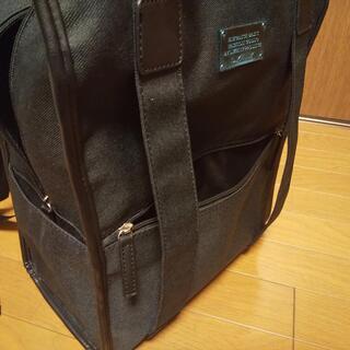 四角いリュックの画像