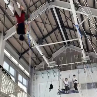 室内で空中ブランコ！一緒に体験しませんか