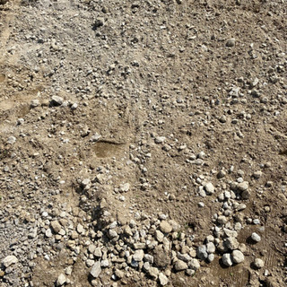 土、砂、石混じり、大量にあります。少量からたくさんまで。ご自分で運び出してくださる方限定。の画像