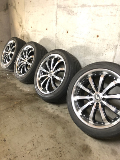 18インチホイール、タイヤ5穴　114.3ピッチ　オフセット42