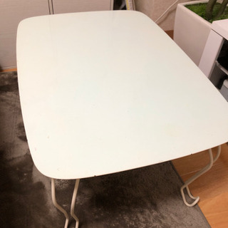 折りたたみテーブルの画像