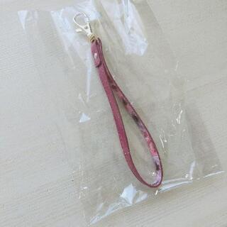 スマホ　ストラップ　花柄　赤色