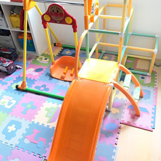 アンパンマン　ジャングルジム　滑り台　ブランコ　鉄棒の画像