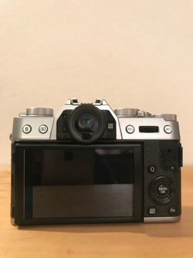 FUJIFILM(フジフイルム) X-T10 ボディ シルバー、 18-55mmのレンズ付属