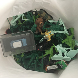 グリーンアーミーメン、ミニカー等