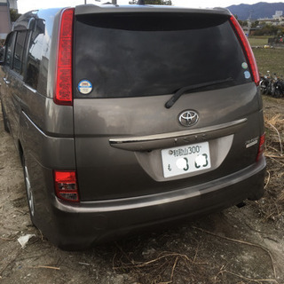 トヨタアイシスプラタナの画像