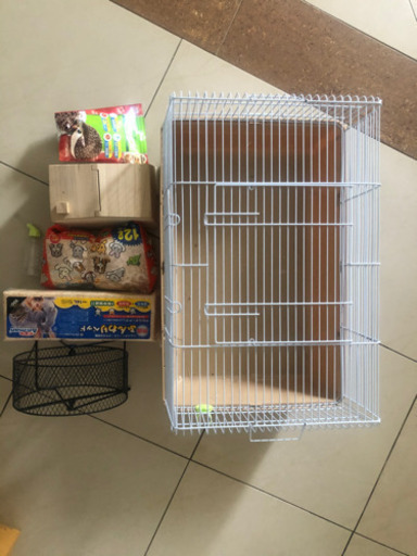 ハリネズミ飼いたい人必見　一式全て揃ってます　６点セット　ゲージ　ハリネズミフード　小屋　歯車　床敷