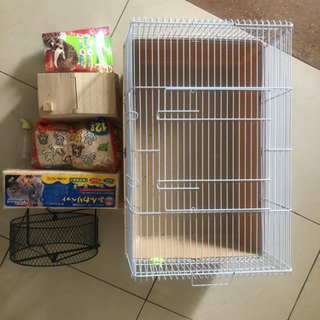 ハリネズミ飼いたい人必見　一式全て揃ってます　６点セット　ゲージ　ハリネズミフード　小屋　歯車　床敷