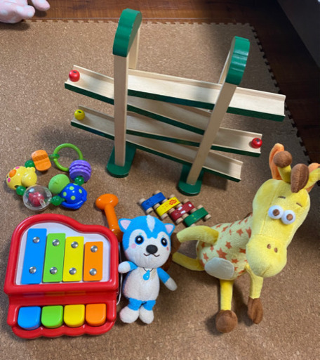 赤ちゃん　ベビー　おもちゃ　絵本　子供服　色々あります！