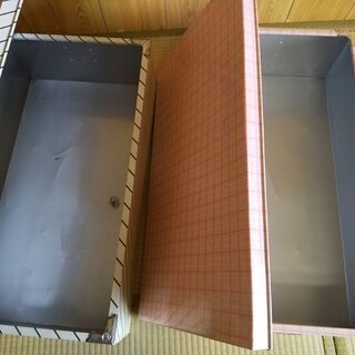 【レトロ】ブリキ製の衣裳ケース 衣裳缶2個セットの画像