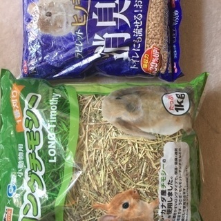 うさぎ用のロングチモシーと消臭砂