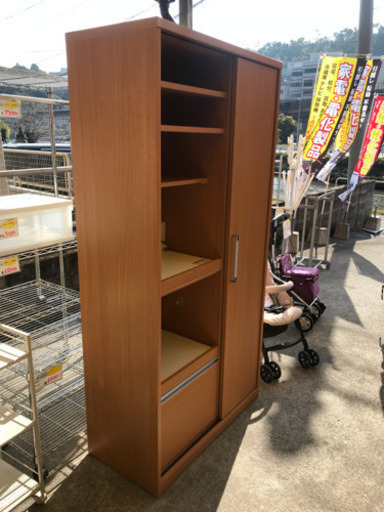 【リサイクルショップ八光　田上店　配達・設置OK】ベージュ　スライド扉付食器棚