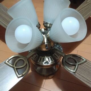 シーリングファン　ウッド調の画像