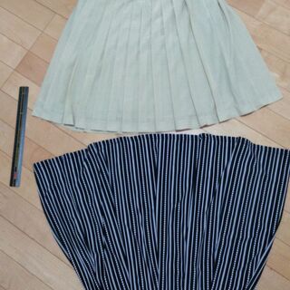 値下げしました(手渡しのみ)スカート2着・中古品です・現物確認さ...