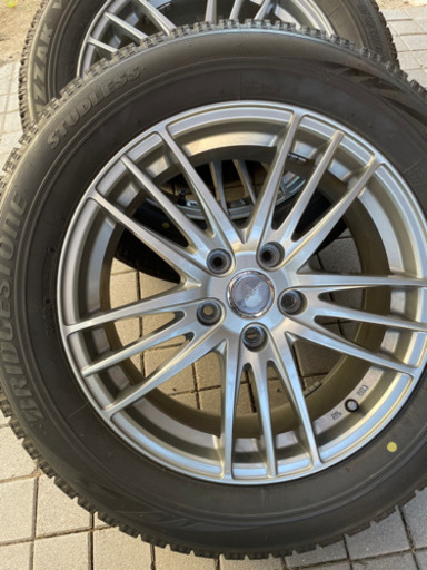 スタッドレスタイヤ　ブリヂストン　17インチ