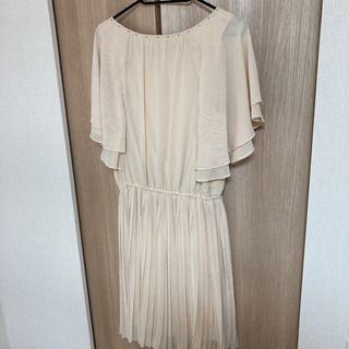 パーティードレス　ベージュ
