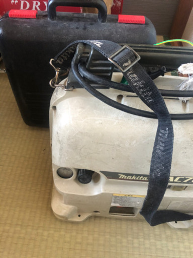 コンプレッサーと釘打ち機