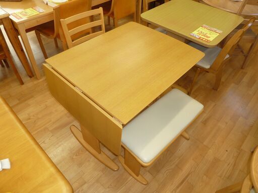 k188☆ダイニングテーブル3点セット☆バタフライタイプ☆ニトリ☆テーブル＋椅子1脚＋ベンチ☆幅900㎜＋300㎜☆近隣配達、設置可能