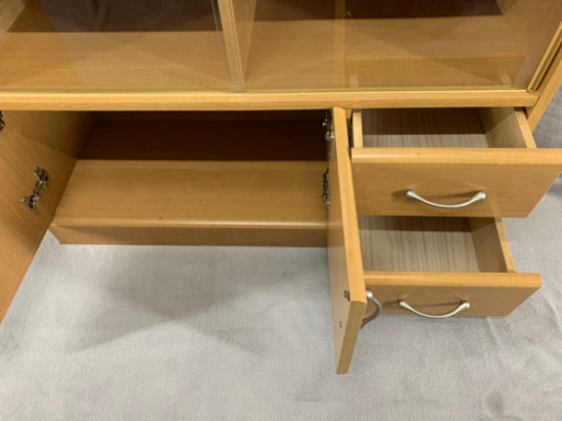 【値下げしました】食器棚 小さめ ガラス戸 木 掃除済み 単身用